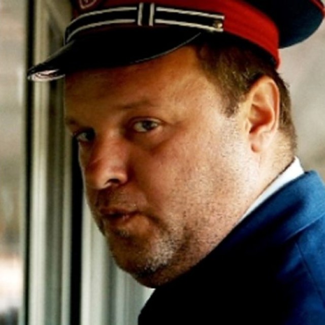 Comedia „Usturoi“ se poate vedea și online