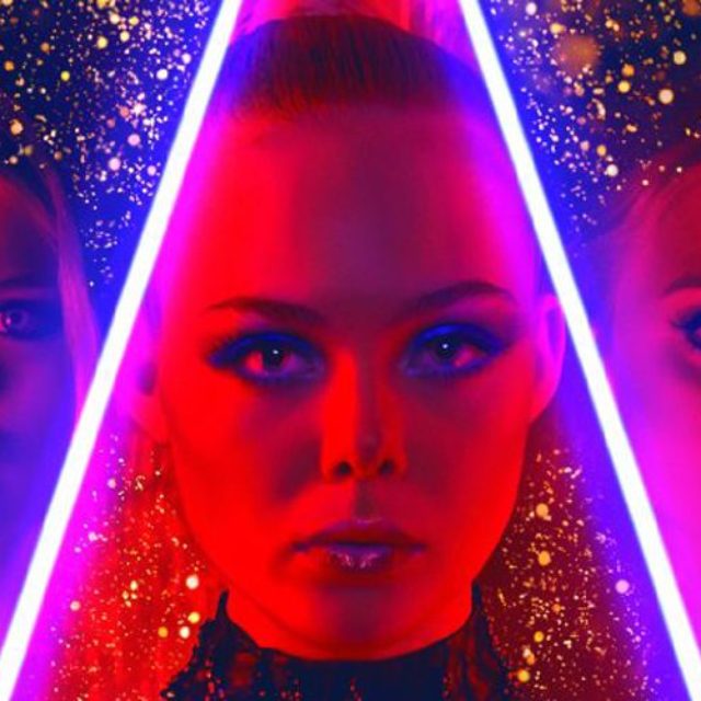 „The Neon Demon“: frumoasa şi bestiile