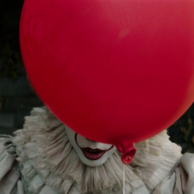 Bill Skarsgård este Pennywise în filmul „IT“