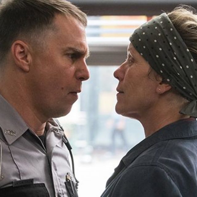 Dixon (Sam Rockwell) şi Mildred (Frances McDormand)