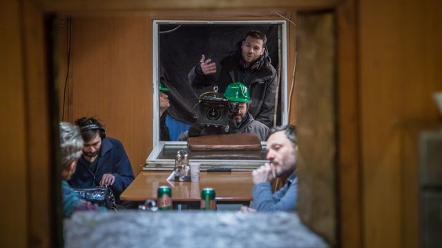 Making of „Un om la locul lui“ (actorul Bogdan Dumitrache în dreapta); foto: Andrei Dăscălescu