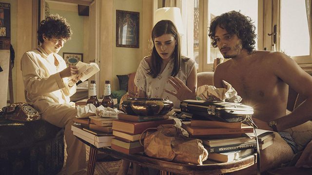 Mauro Lamantia (Antonino Scordia), Irene Vetere (Eugenia) şi Giovanni Toscano (Luciano) în „Nopţi magice“