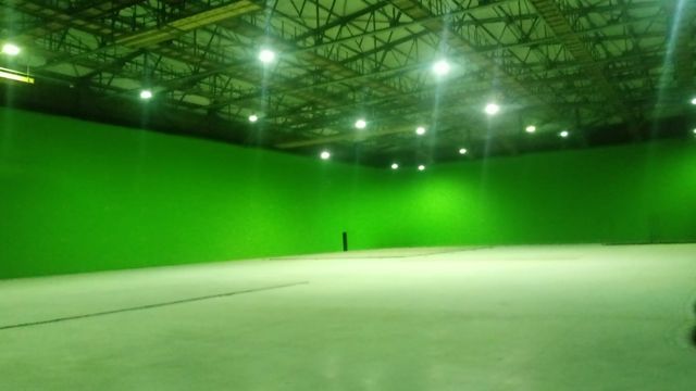 În Studioul 5, se află și un bazin cu apă în care se pot filma secvențe subacvatice.