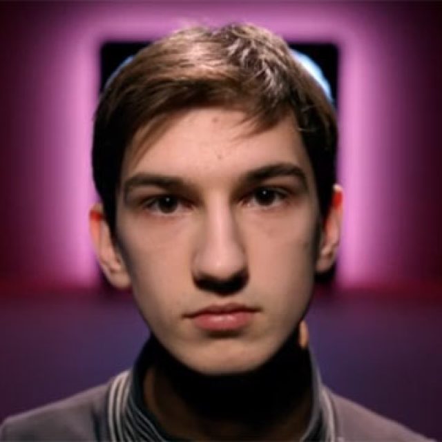 Actorul Șerban Lazarovici îl interpretează pe Mugur Călinescu în filmul „Tipografic Majuscul“