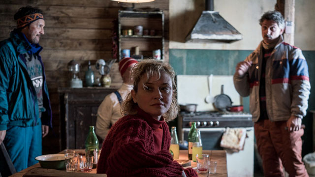 Imagine din filmul „Ext. Maşină. Noapte“; de la stânga, la dreapta: Dorian Boguţă, Şerban Pavlu, Andi Vasluianu, Rodica Lazăr