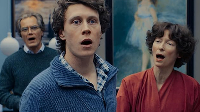 Imagine din „Sfârșitul“/ „The End“, cu Michael Shannon (stga), George MacKay și Tilda Swinton