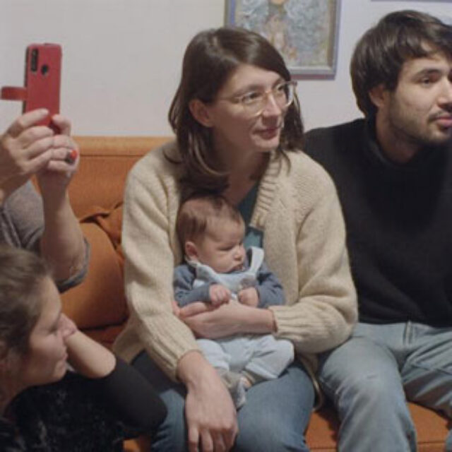 Din 29 august, cunoaștem, la cinema, „O familie aproape perfectă“
